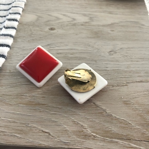 Vintage Clip On Earrings - Picture 2 of 3